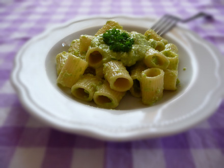 mezze_maniche_pesto_fave_pecorino1