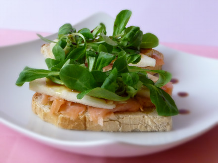 crostini-al-salmone-e-pera2